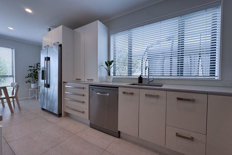 Photo of property in 24 Arthur Rolfe Lane, Swanson, Auckland, 0614