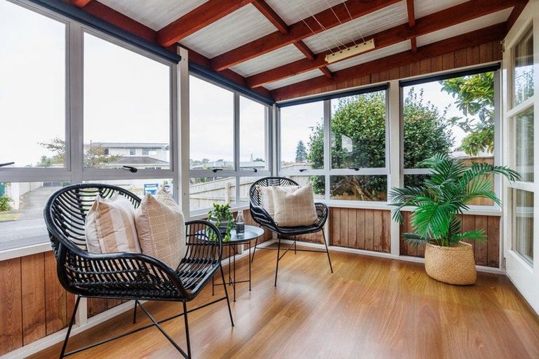 Photo of property in 4 Ellesmere Crescent, Highbury, Palmerston North, 4412