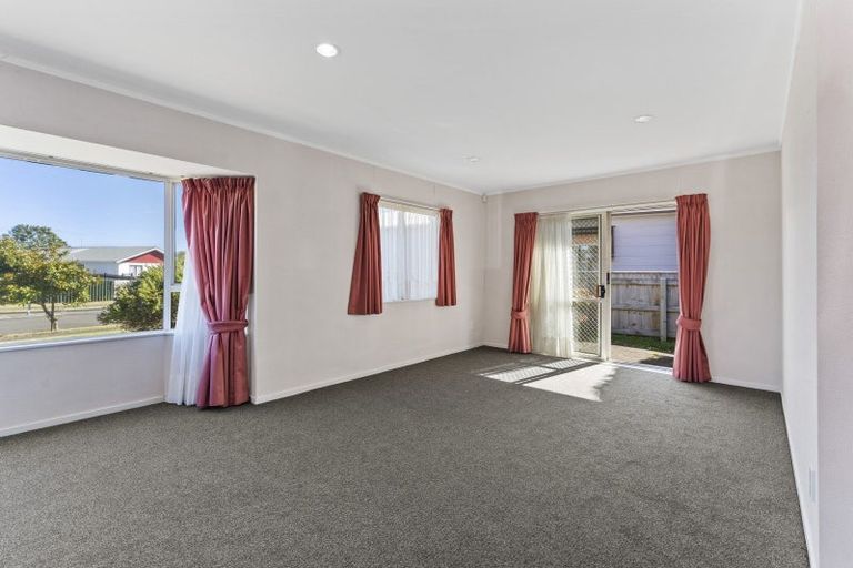 Photo of property in 15a Dennis Taylor Court, Paraparaumu, 5032