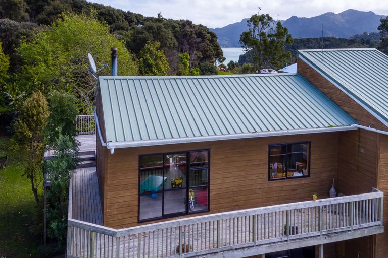 Photo of property in 41 Cornwallis Road, Cornwallis, Auckland, 0604