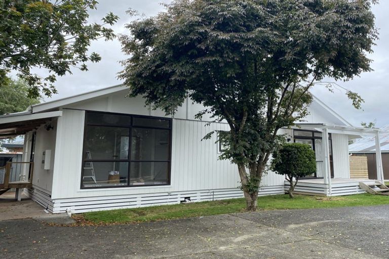 Photo of property in 5/25a Beach Road, Te Atatu Peninsula, Auckland, 0610