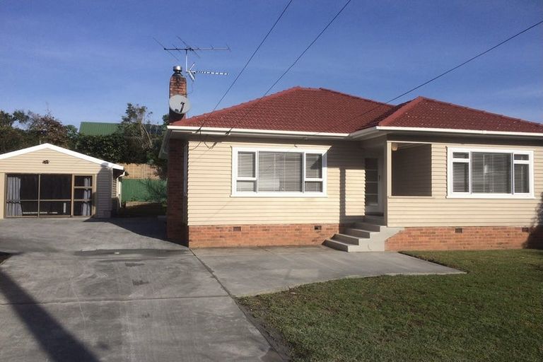 Photo of property in 1 Waterfront Road, Mangere Bridge, Auckland, 2022