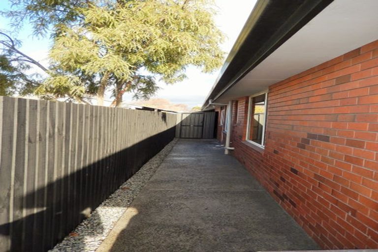 Photo of property in 35a Dunedin Street, Redwood, Christchurch, 8051