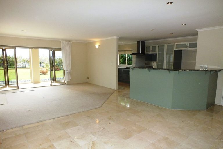 Photo of property in 6/126 Whangaparaoa Road, Red Beach, 0932