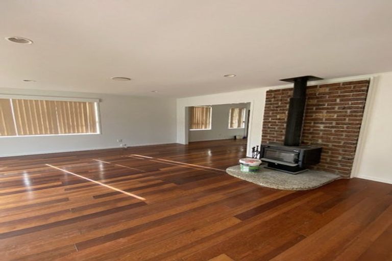 Photo of property in 5 Kama Place, Sunnynook, Auckland, 0620