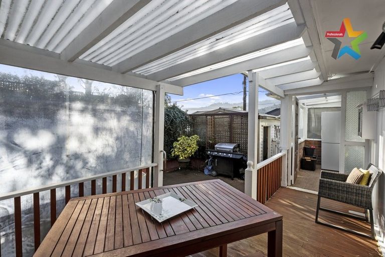 Photo of property in 5 Bird Grove, Stokes Valley, Lower Hutt, 5019