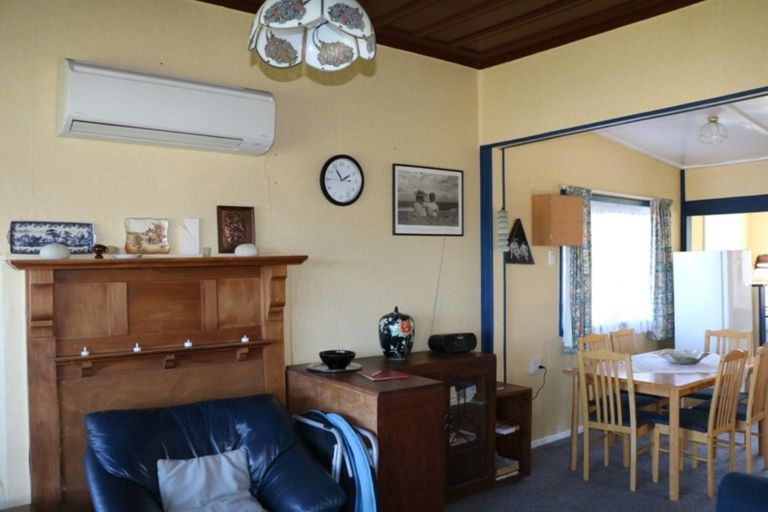 Photo of property in 2 Marine Terrace, Kaka Point, 9271