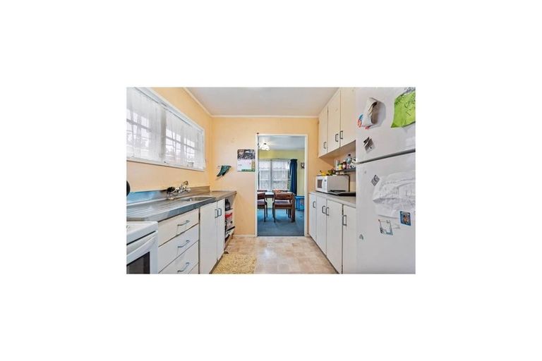 Photo of property in 1 Iris Place, Clendon Park, Auckland, 2103