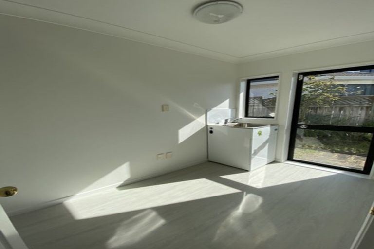 Photo of property in 8 Belvedere Court, West Harbour, Auckland, 0618