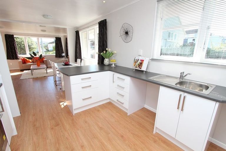 Photo of property in 6 Fawn Street, Cannons Creek, Porirua, 5024