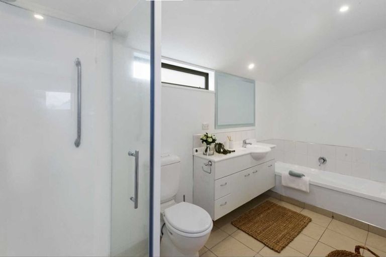 Photo of property in 130 Wairakei Road, Bryndwr, Christchurch, 8053