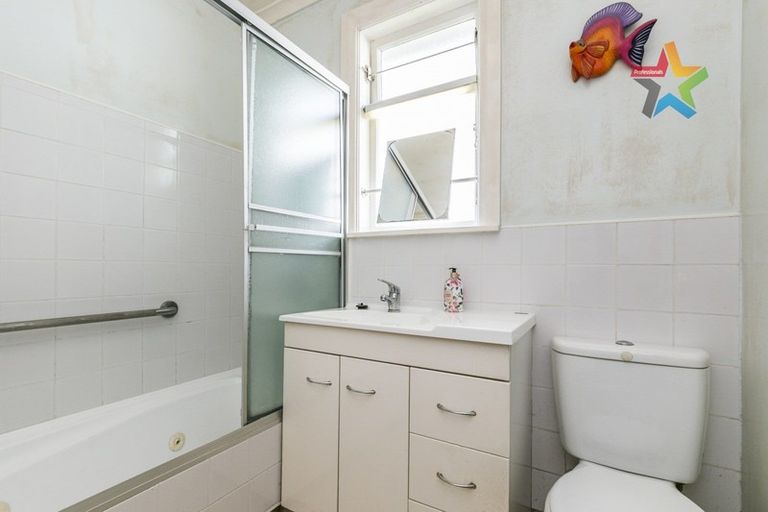 Photo of property in 12 Mertoun Terrace, Highbury, Wellington, 6012