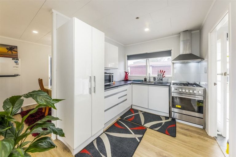 Photo of property in 8 Pesaro Place, Clover Park, Auckland, 2023