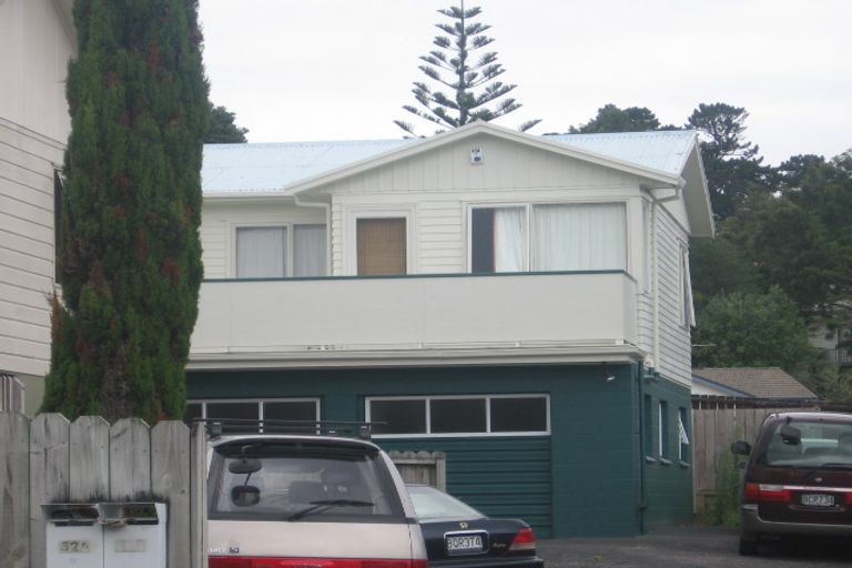 Photo of property in 2/52 Peach Road, Glenfield, Auckland, 0629