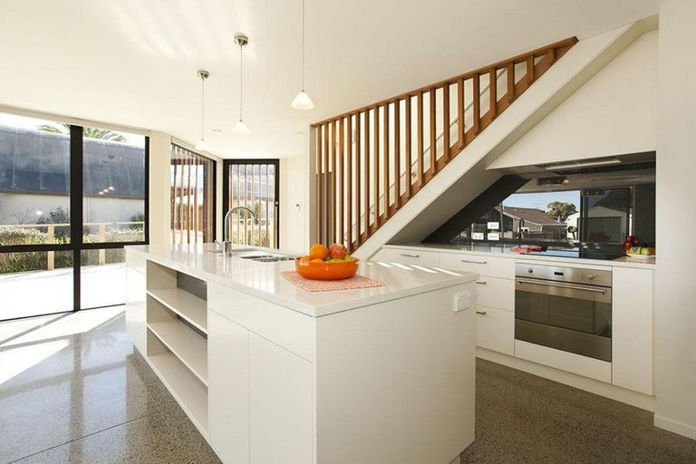 Photo of property in 35a Rothesay Bay Road, Rothesay Bay, Auckland, 0630