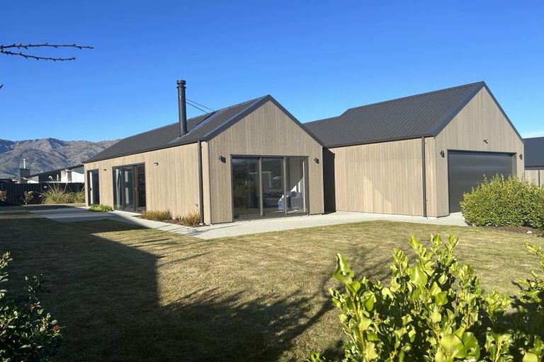 Photo of property in 4 Teal Place, Lake Hawea, Wanaka, 9382