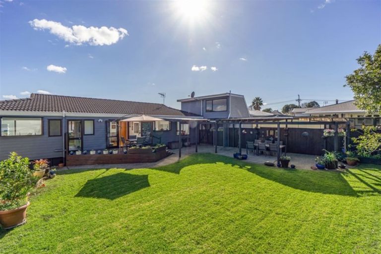 Photo of property in 3a Fraser Road, Narrow Neck, Auckland, 0624