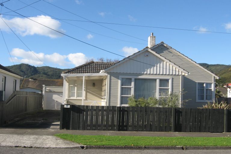 Photo of property in 11 Benge Crescent, Naenae, Lower Hutt, 5011