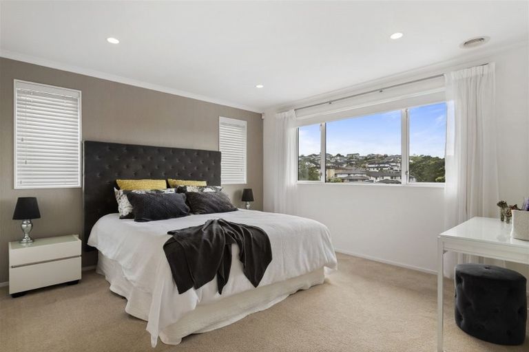 Photo of property in 12 Ilam Lane, Fairview Heights, Auckland, 0632