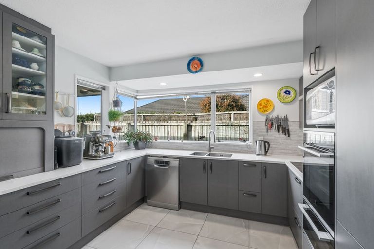 Photo of property in 18 Claverley Gardens, Avonhead, Christchurch, 8042