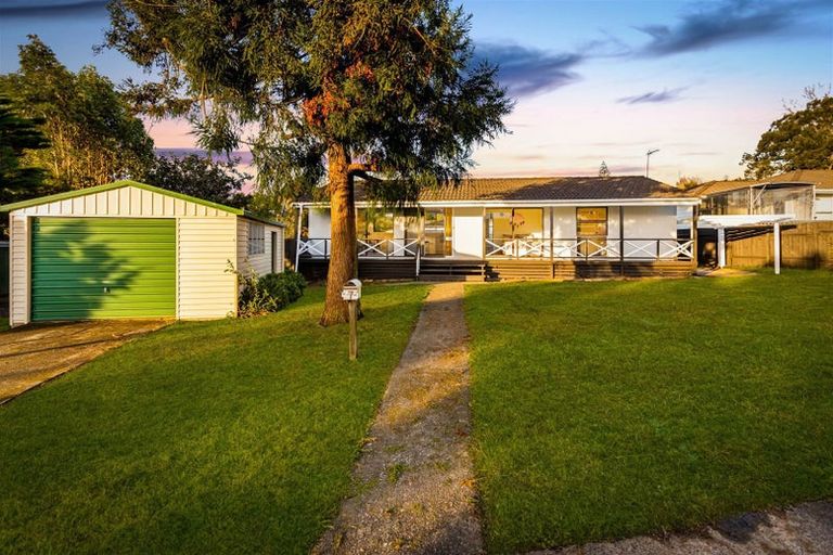 Photo of property in 7 Serwayne Place, Sunnyvale, Auckland, 0612