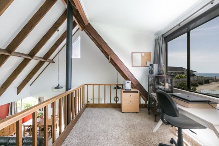 Photo of property in 70 Le Quesne Road, Bay View, Napier, 4104