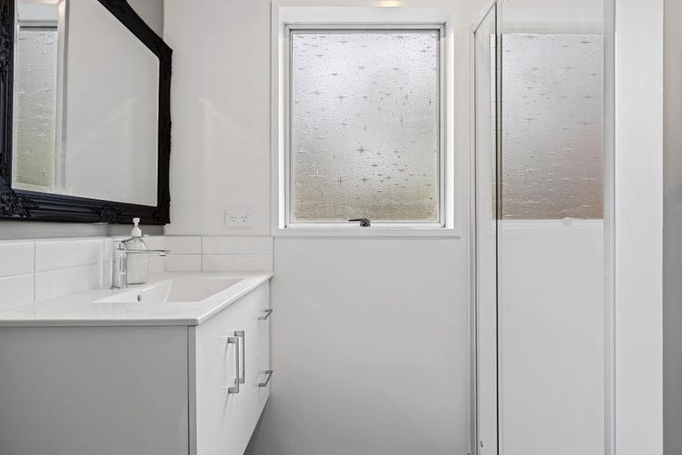 Photo of property in 2/17 Frensham Crescent, Woolston, Christchurch, 8062