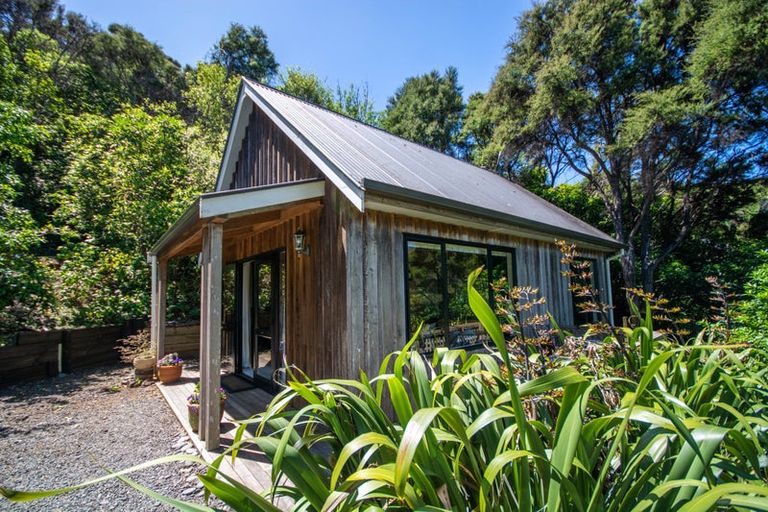 Photo of property in 6888i Christchurch Akaroa Road, Takamatua, 7581