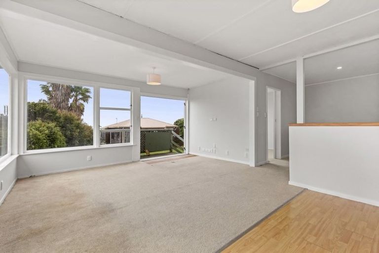 Photo of property in 1400 Whangaparaoa Road, Army Bay, Whangaparaoa, 0930