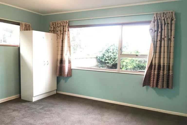 Photo of property in 1/3 Colin Wild Place, Glenfield, Auckland, 0629