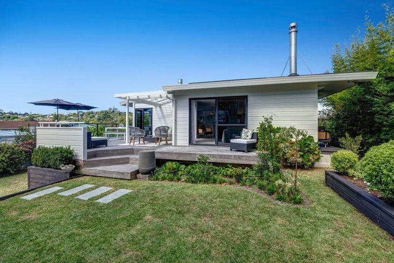 Photo of property in 6 Crown Road, Tindalls Beach, Whangaparaoa, 0930