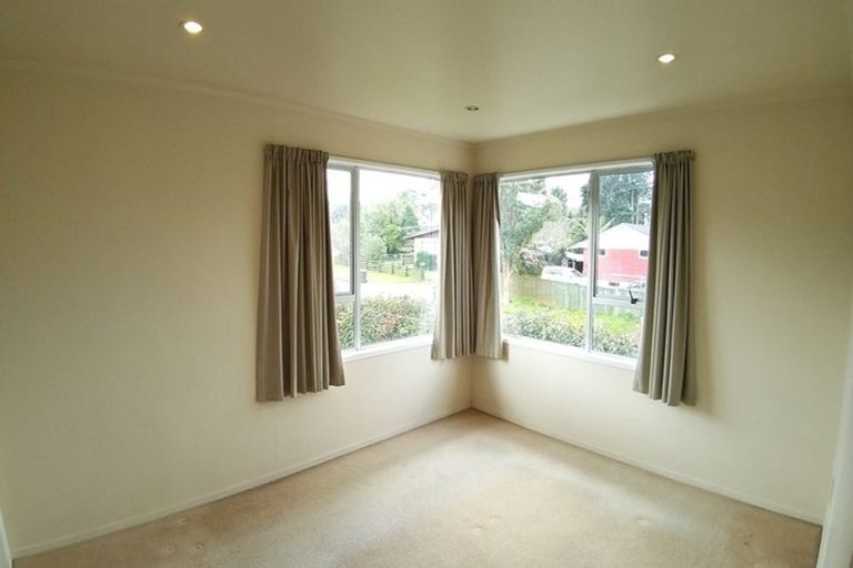 Photo of property in 19 St Catherine Crescent, West Harbour, Auckland, 0618