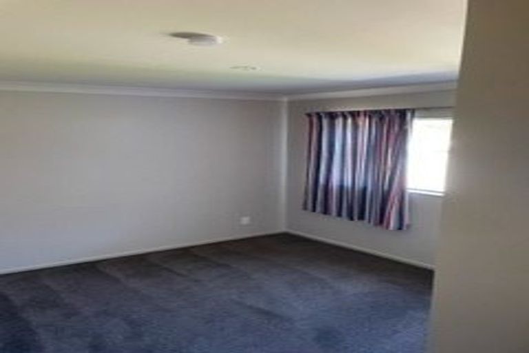 Photo of property in 13 Poppy Watts Grove, Stokes Valley, Lower Hutt, 5019