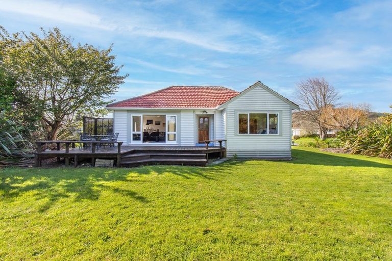 Photo of property in 1 Ngareta Road, Mourea, Rotorua, 3074
