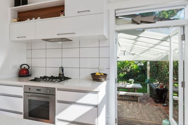 Photo of property in 19 Hemi Street, Narrow Neck, Auckland, 0622