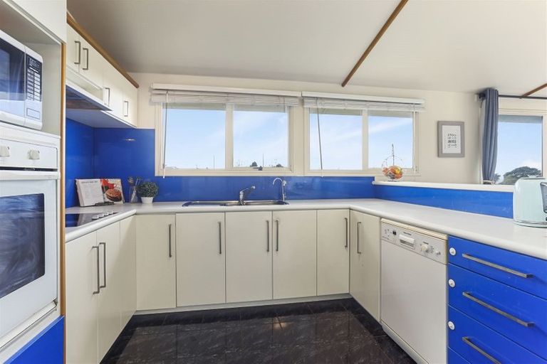 Photo of property in 80h Tirimoana Road, Te Atatu South, Auckland, 0602