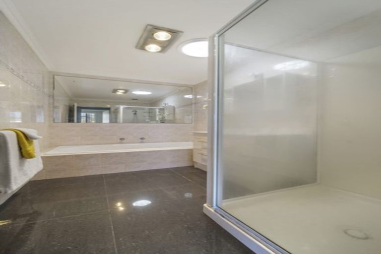 Photo of property in 33 Hope Farm Avenue, Pakuranga Heights, Auckland, 2010