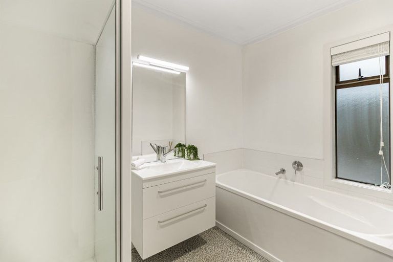 Photo of property in 2/13 Hororata Road, Hauraki, Auckland, 0622