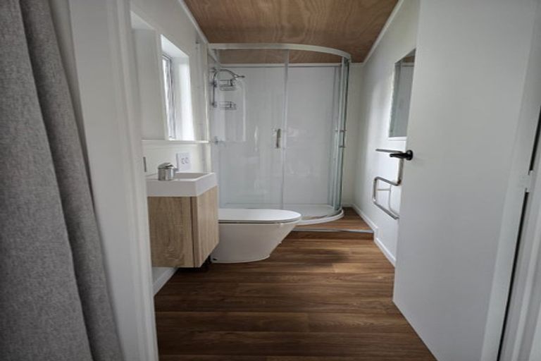 Photo of property in 11 Dellwood Avenue, Henderson, Auckland, 0612