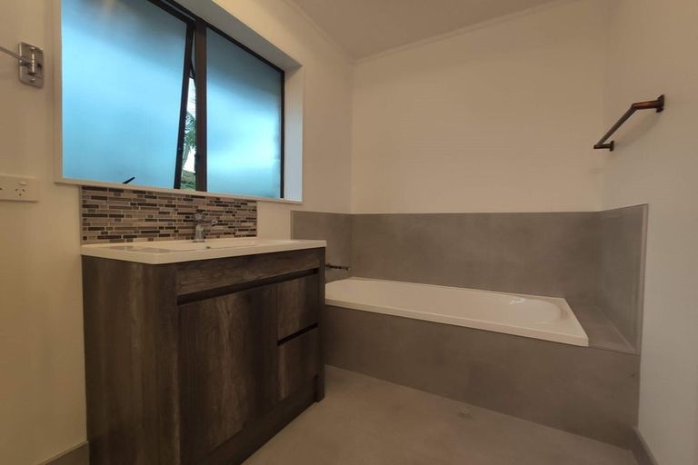 Photo of property in 2/9a Elliot Street, Howick, Auckland, 2014