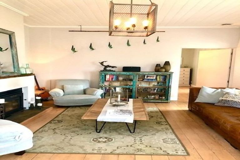 Photo of property in 11 Ocean View Road, Milford, Auckland, 0620