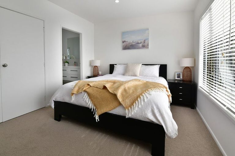 Photo of property in 2/1376 Whangaparaoa Road, Army Bay, Whangaparaoa, 0930