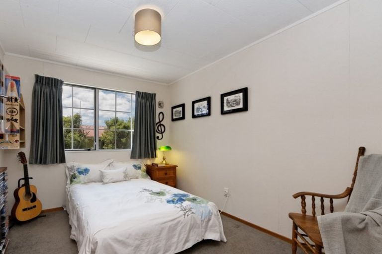 Photo of property in 1/95 Atkinson Road, Titirangi, Auckland, 0604