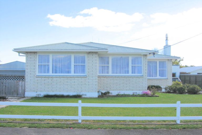 Photo of property in 11 Bowen Street, Levin, 5510