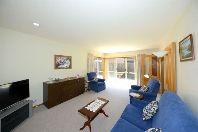 Photo of property in 1/43 Kedleston Drive, Avonhead, Christchurch, 8042