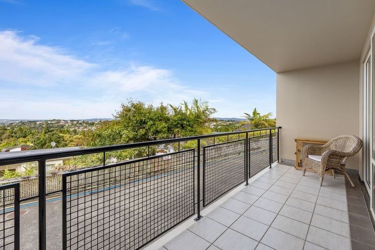 Photo of property in 11/166 Mokoia Road, Chatswood, Auckland, 0626