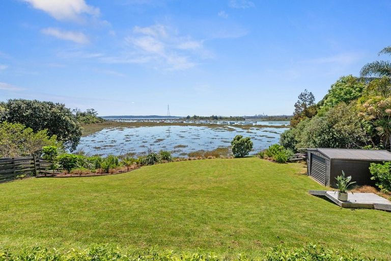 Photo of property in 106 Tiroroa Avenue, Te Atatu South, Auckland, 0610