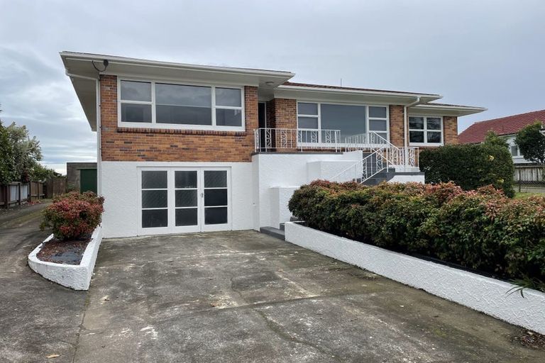 Photo of property in 222 Te Atatu Road, Te Atatu South, Auckland, 0610