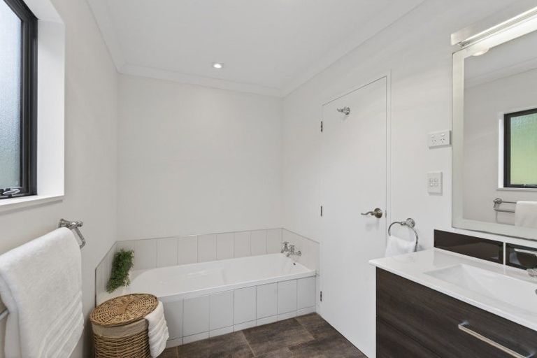 Photo of property in 327 Awai Road, Tarurutangi, New Plymouth, 4372