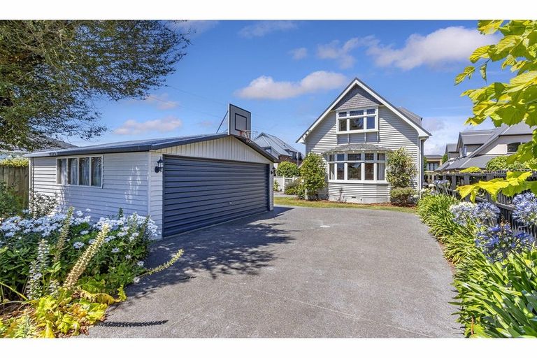 Photo of property in 64 Hawthorne Street, Strowan, Christchurch, 8052